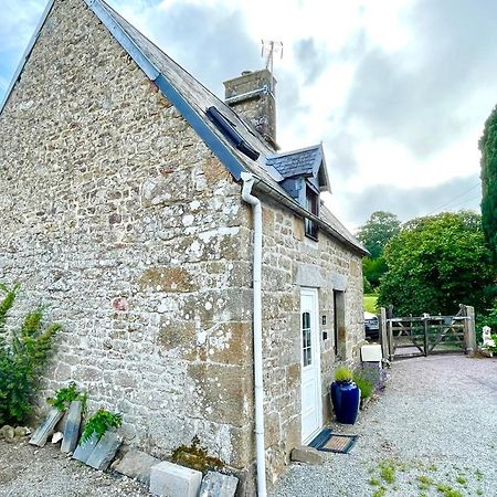 Le Petit Fleur - The Little Flower, Cosy Cottage Saint-Michel-de-Montjoie Exteriör bild